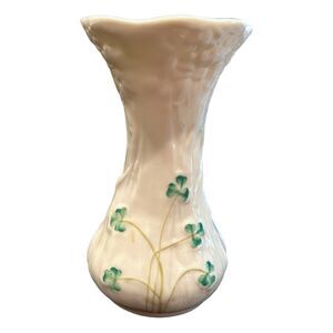 Vintage Belleek Ivory Shamrock Ruffle Bud Vase w/Embossed Flowers~6th Green Mark